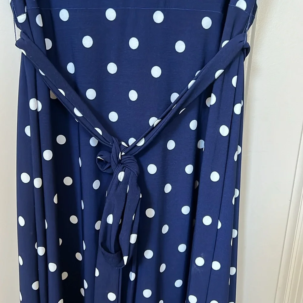 Women’s Dress - Picture 4 of 4